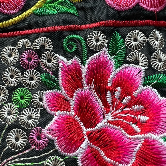 Small embroidered handbag - Picture 2 of 9